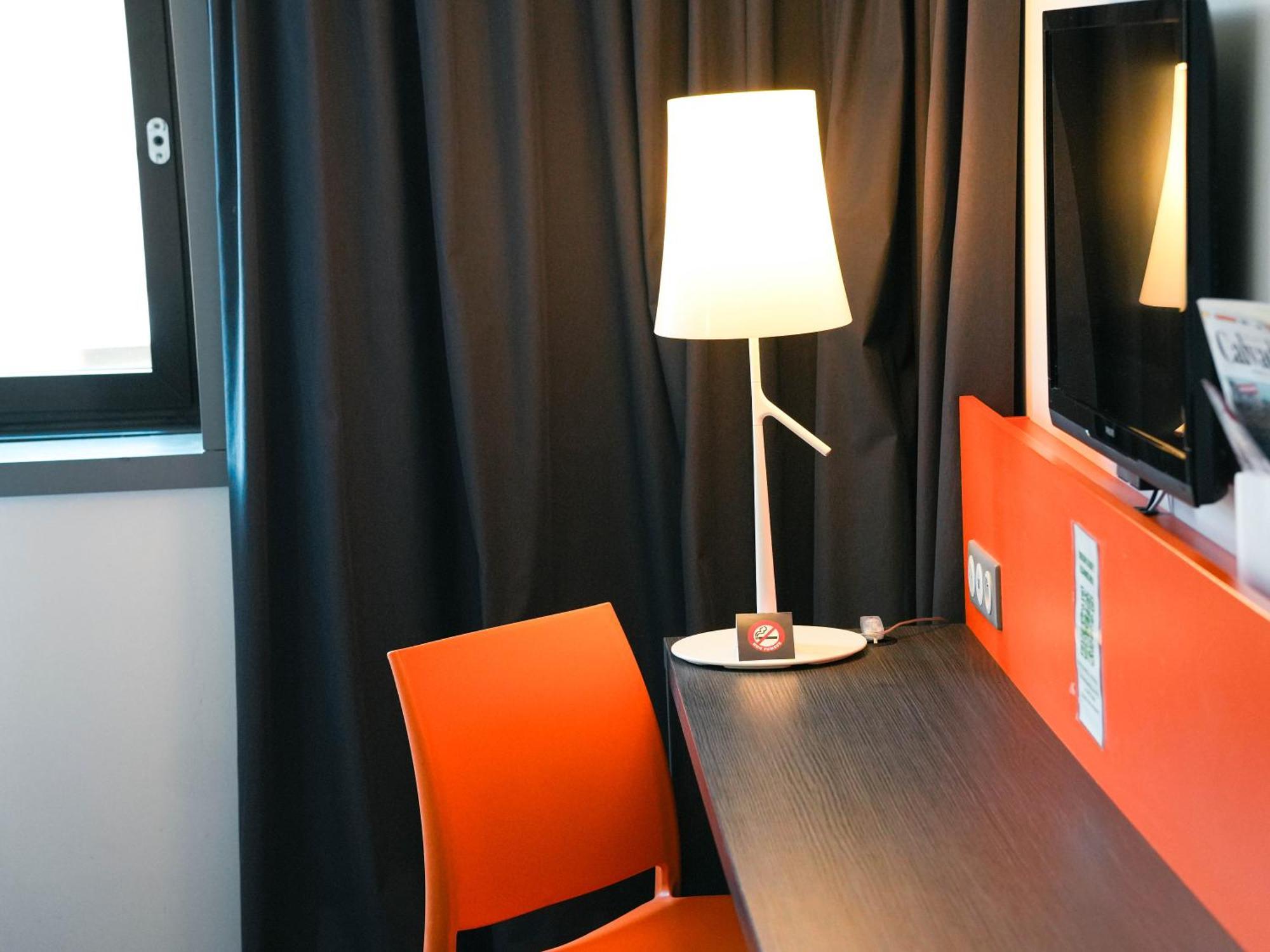 Ibis Styles Caen Centre Gare Hotel Exterior foto
