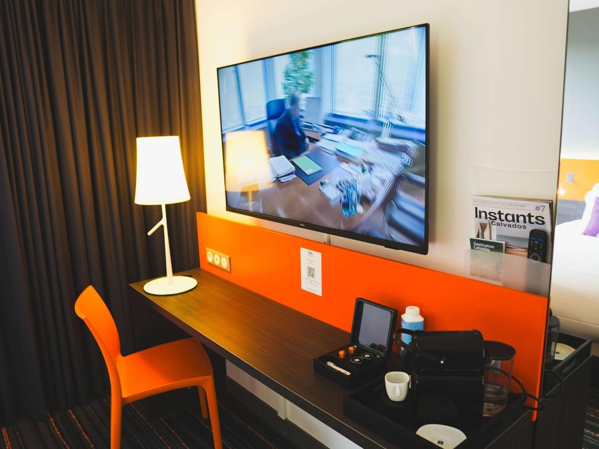 Ibis Styles Caen Centre Gare Hotel Exterior foto