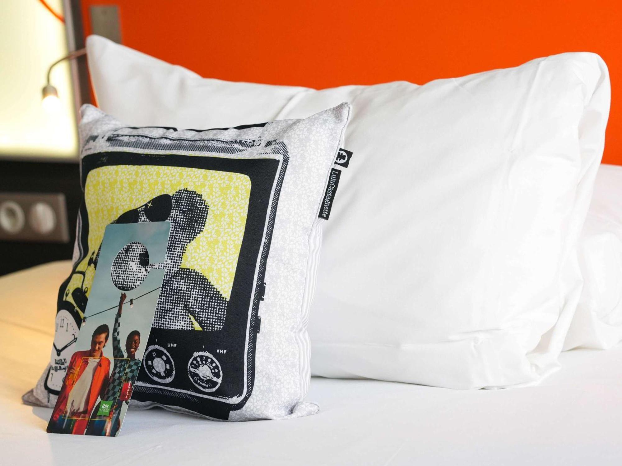 Ibis Styles Caen Centre Gare Hotel Exterior foto