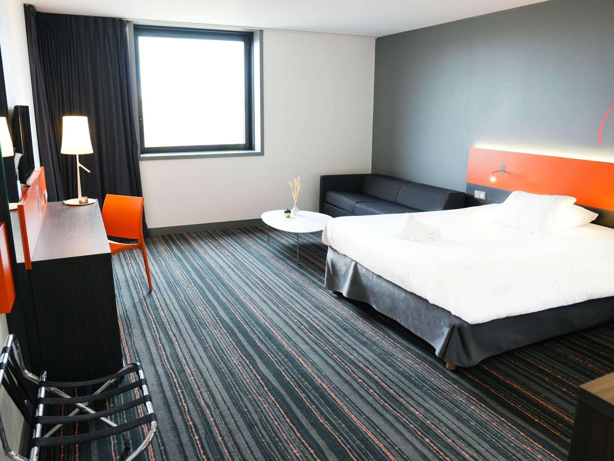 Ibis Styles Caen Centre Gare Hotel Exterior foto