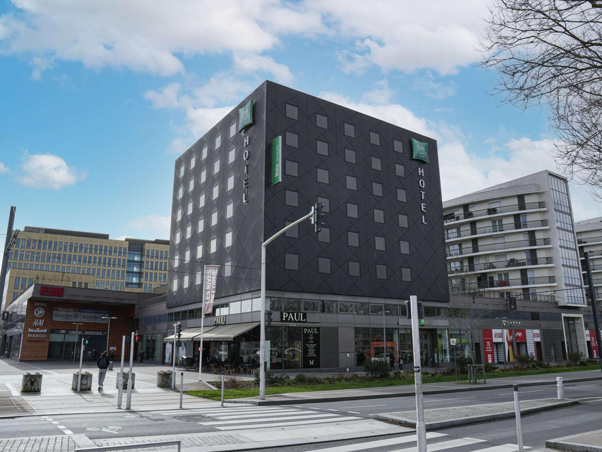 Ibis Styles Caen Centre Gare Hotel Exterior foto
