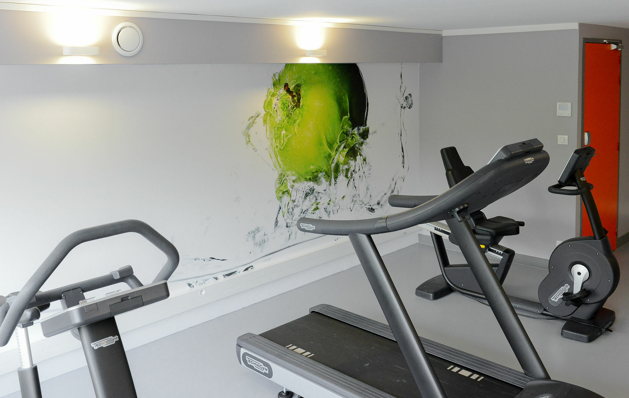 Ibis Styles Caen Centre Gare Hotel Exterior foto